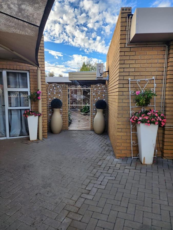 Villa Rose Cottages ブルームフォンテーン エクステリア 写真